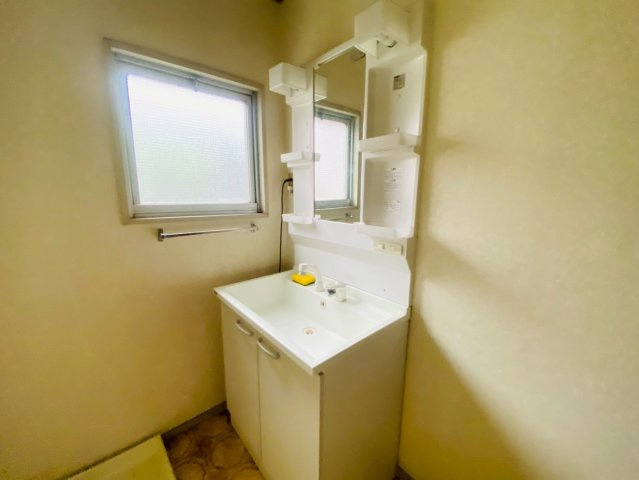 富里市根木名　戸建の独立洗面台