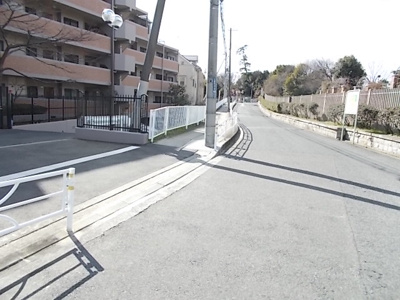 【周辺】 | コンフォール緑地公園 | 全面道路