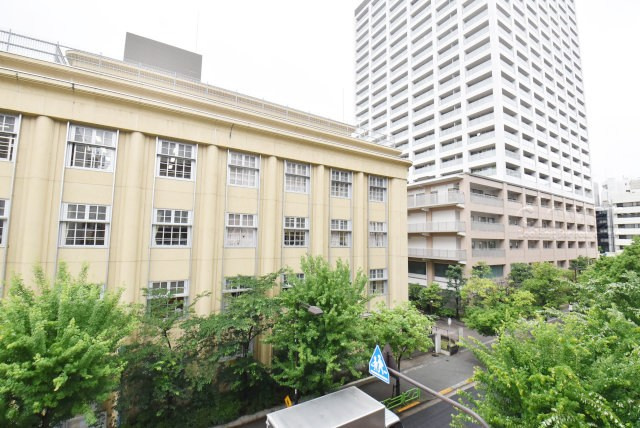 【展望】 | メゾンドールニュー明石 | 眼前に広がる空の雄大さと、このお部屋の自慢の一つである「眺望」をご覧ください。毎日、この景色を独り占めできる新生活に夢が広がります。～即日のご見学可能～　お問合せはお気軽にどうぞ。

