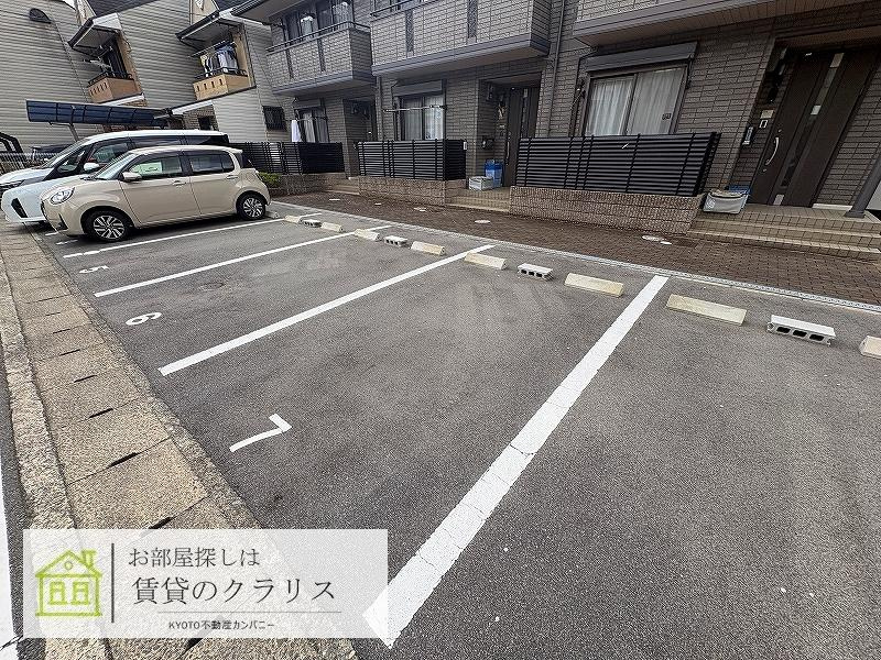 リサージュ桂B棟の駐車場