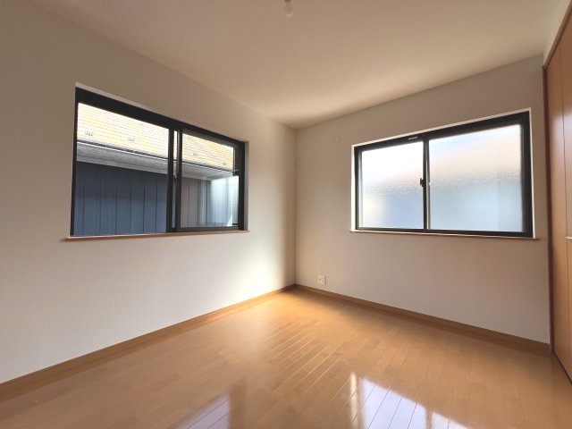 昭島市大神町4丁目　中古戸建の洋室|【洋室3】二面採光の明るい室内♪
