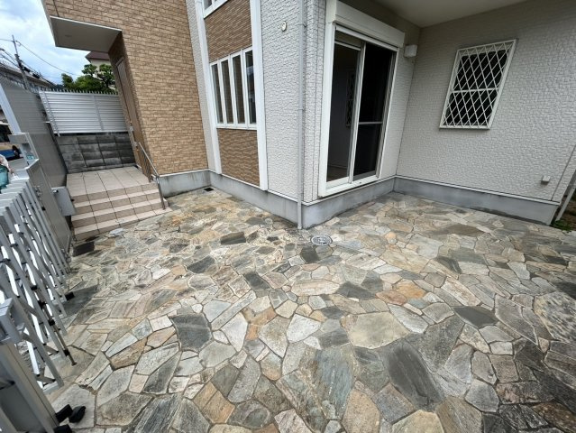 西宮市松生町の一戸建ての駐車場
