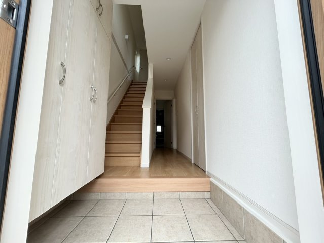 西宮市松生町の一戸建ての玄関