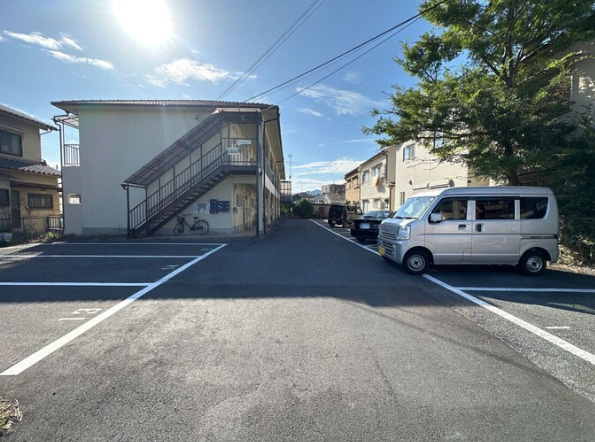ツクモハイツの駐車場