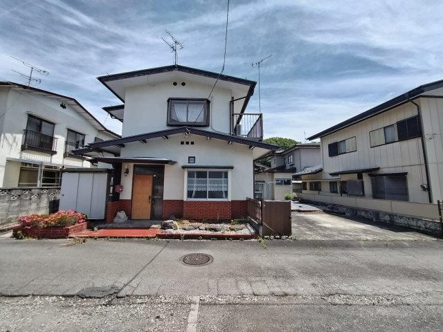大田原市城山二丁目・中古戸建の前面道路含む現地写真