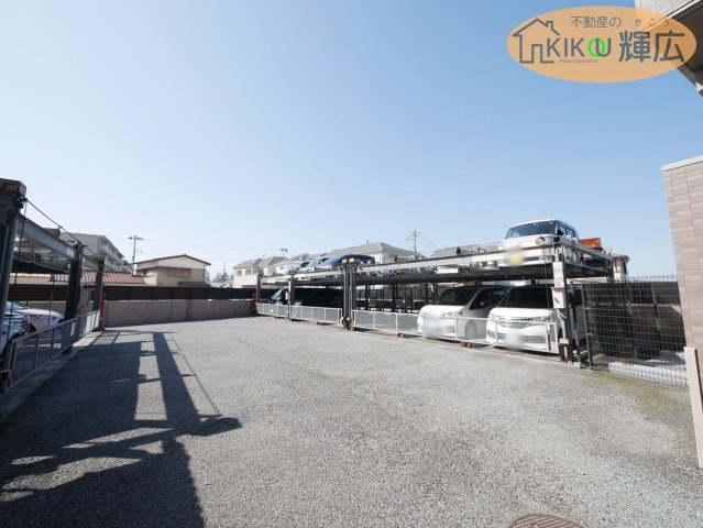 リベール土山参番館　1階の駐車場