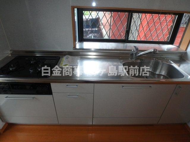 坂戸市にっさい花みず木中古戸建のキッチン