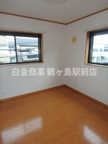 坂戸市にっさい花みず木中古戸建の洋室