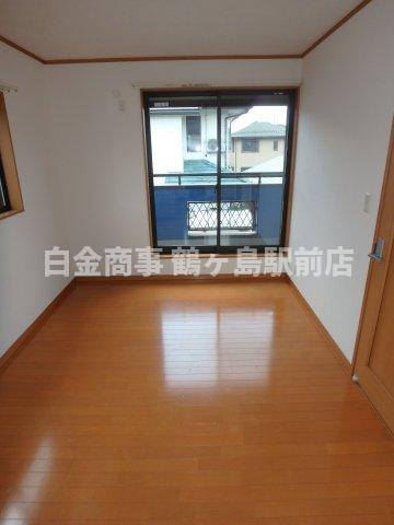 坂戸市にっさい花みず木中古戸建の洋室