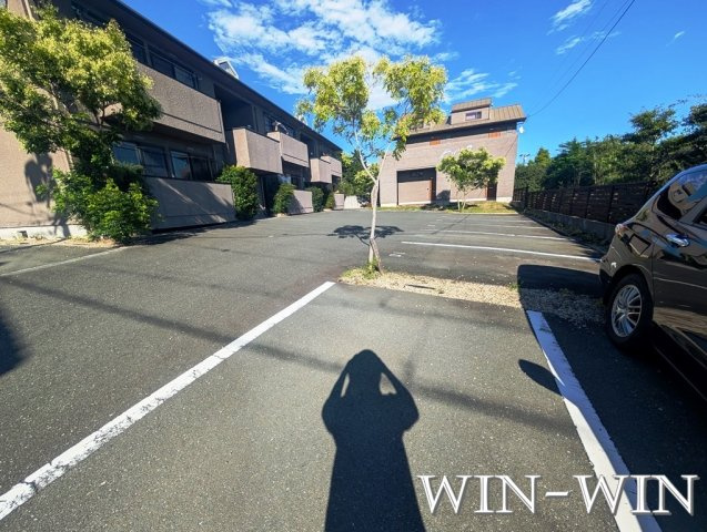 ユトリロ大岩 2の駐車場