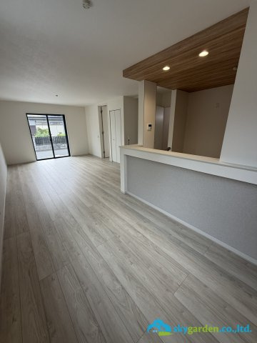 平塚市幸町3期　新築戸建　全2棟1号棟の居間・リビング
