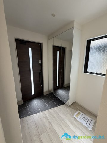 平塚市幸町3期　新築戸建　全2棟1号棟の玄関