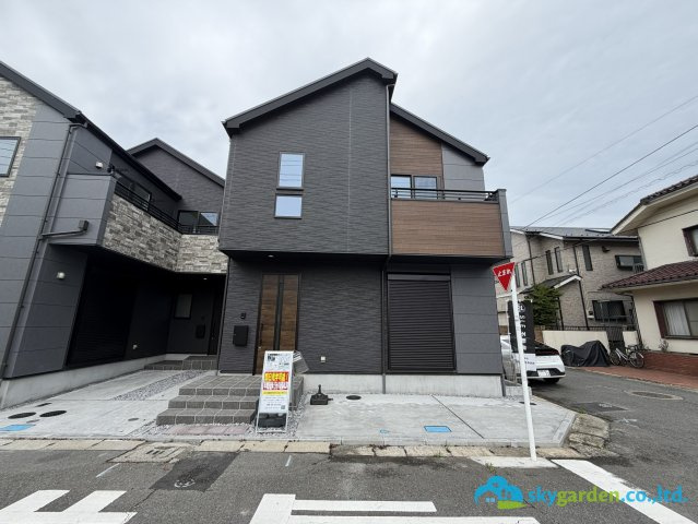 平塚市幸町3期　新築戸建　全2棟1号棟の前面道路含む現地写真