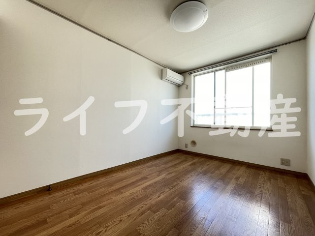 エステートピアE.V.Oの居間・リビング|ゆったりとした居間です