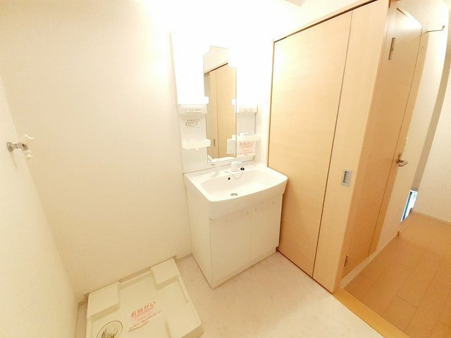 プティボヌールⅡの洗面所|明るい洗面所です