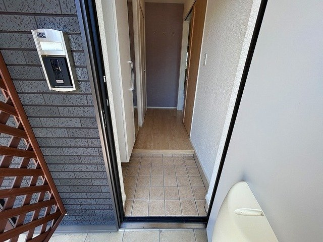 ラックフィールドＢの玄関|明るい玄関です