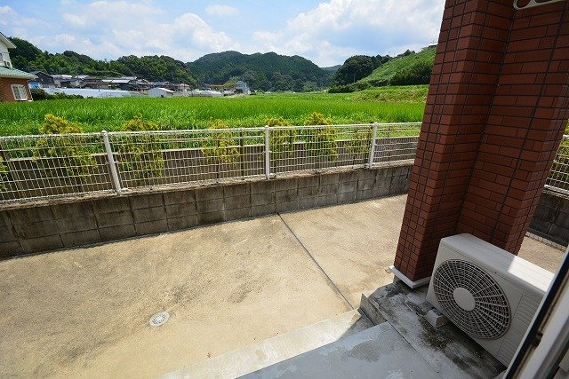 ナチュラル　シャープの庭|たまにはお庭で休日を過ごしてみるのもよいかもしれません