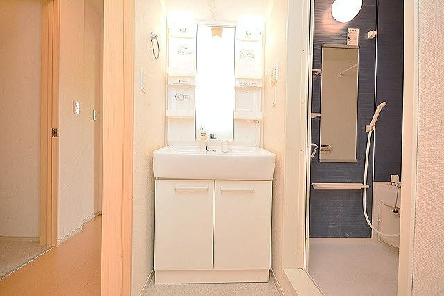 ナチュラル　シャープの洗面所|コンパクトで使いやすい洗面所