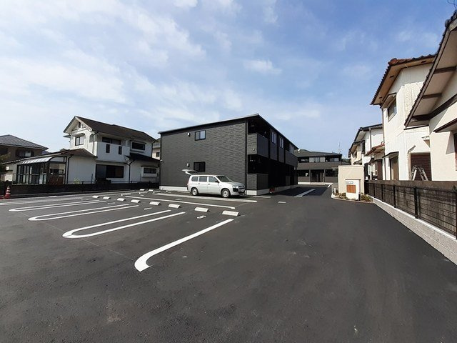 リシェス　Ｅの駐車場|駐車スペースもあります