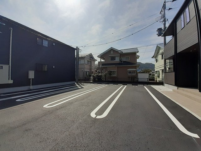 リシェス　Ｆの駐車場|駐車スペースもあります