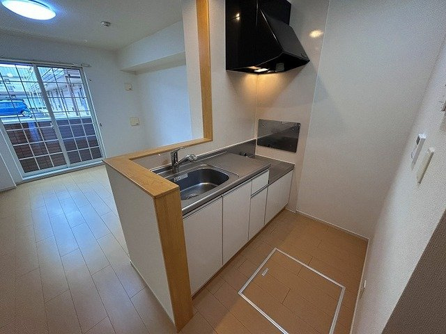 イーリス東唐津のキッチン|コンパクトなキッチンで掃除もラクラク