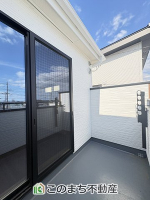 【バルコニー】 | いろどりアイタウン栃木市平柳町3丁目22-P2　7号棟 | 一度にたくさんのお洗濯物を外干し可能な広々バルコニー☆