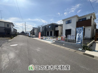【前面道路含む現地写真】 | いろどりアイタウン栃木市平柳町3丁目22-P2　7号棟 | 前面道路幅員6ｍ☆お車の出し入れもスムーズです☆