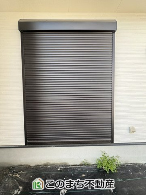【防犯設備】 | いろどりアイタウン栃木市平柳町3丁目22-P2　7号棟 | 掃き出し窓にはシャッター雨戸があり安心感があります☆