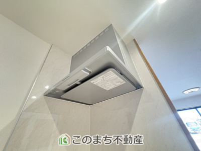 【キッチン】 | いろどりアイタウン栃木市平柳町3丁目22-P2　7号棟 | シンプルながらお料理の匂いをスッキリ吸引するレンジフード☆