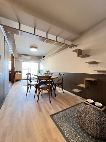 大阪市都島区高倉町１丁目の賃貸マンションの居間・リビング