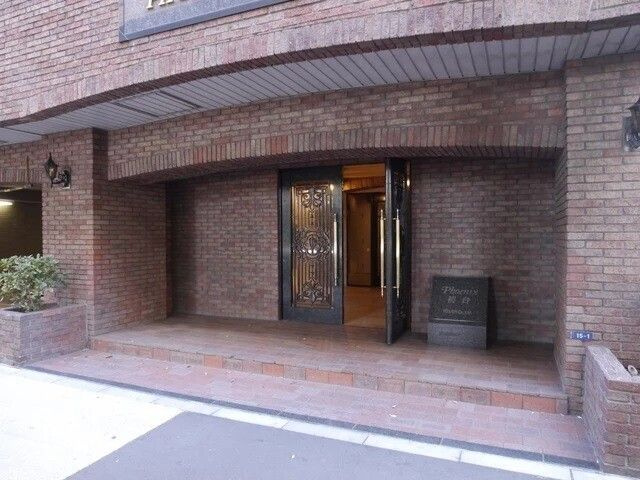 トーシンフェニックス初台のエントランス