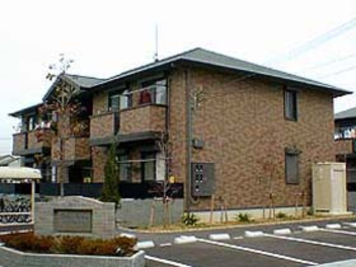 セリーヌヴィレッジの外観|全室角部屋設計です