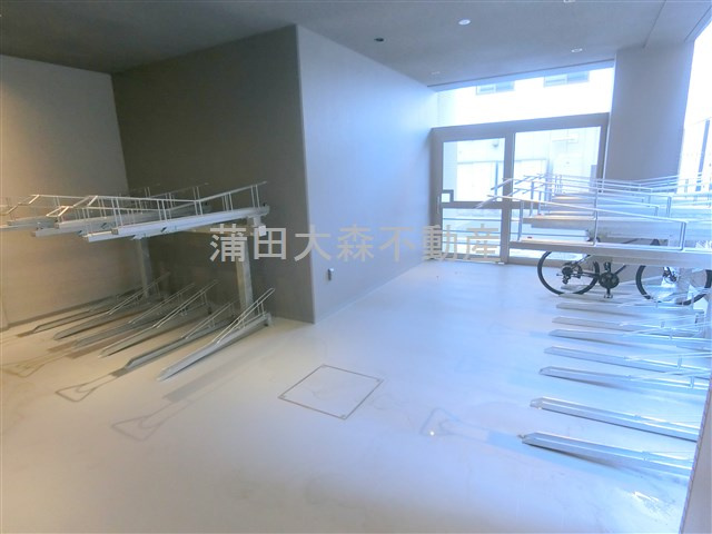 RESIDENCE大鳥居のその他共用部分|屋根付きラック式の駐輪場
