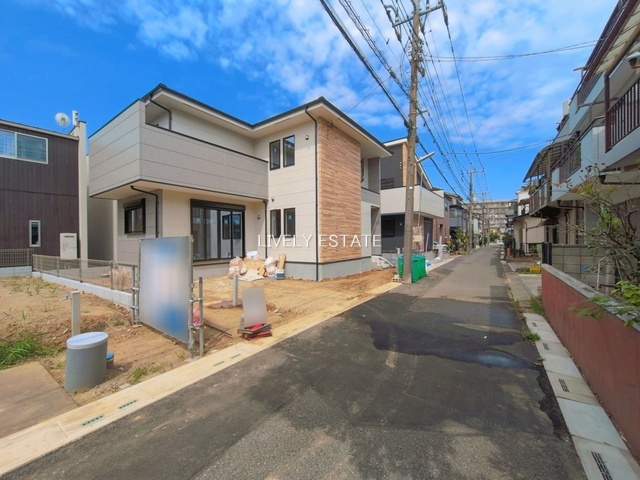 越谷市大沢4丁目 新築分譲住宅の前面道路含む現地写真
