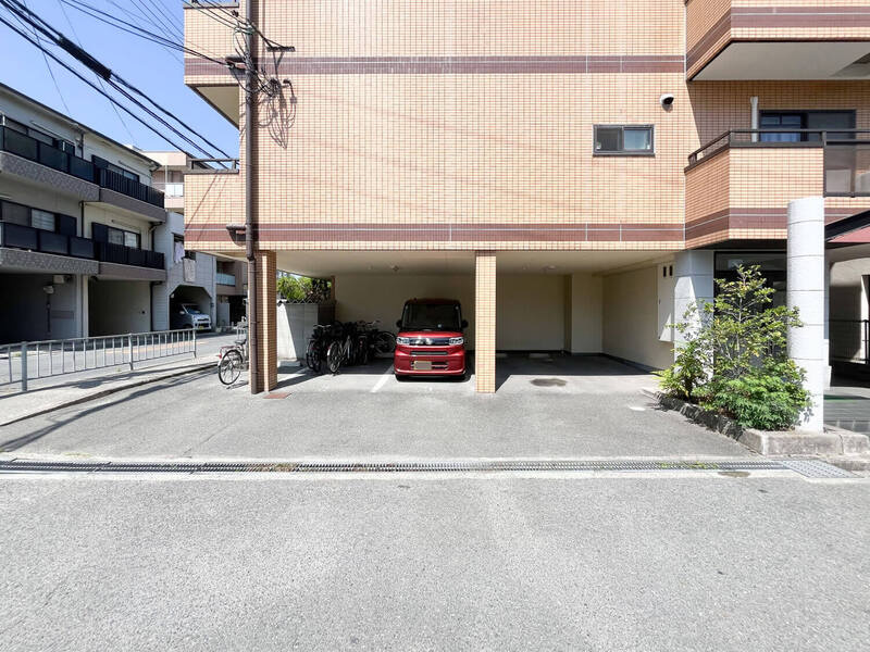 エストシャルダン西口の駐車場