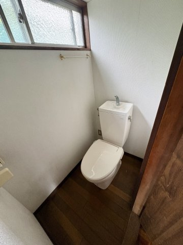 小金井市梶野町４丁目の一戸建てのトイレ