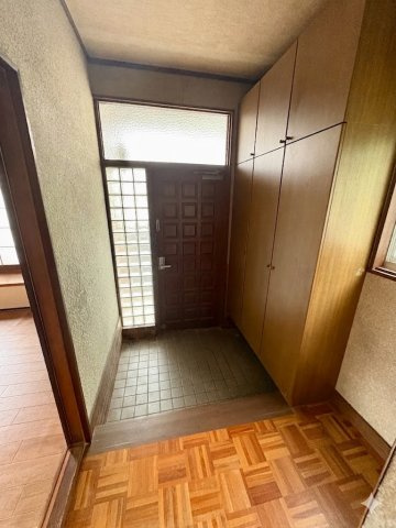 小金井市梶野町４丁目の一戸建ての玄関