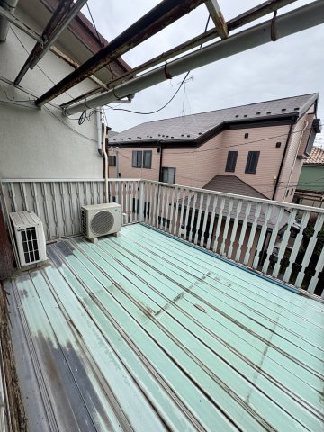 小金井市梶野町４丁目の一戸建てのバルコニー