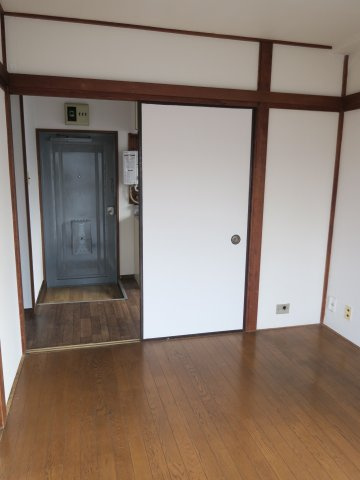 本八幡サンローズの居間・リビング
