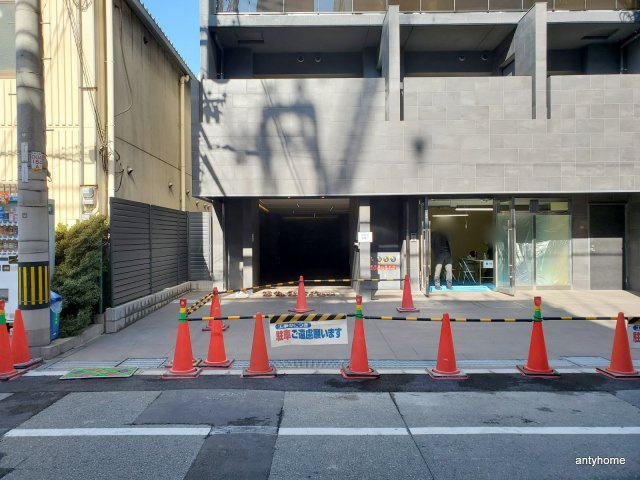コンフォリア・リヴ北久宝寺Q 仲介手数料無料のエントランス