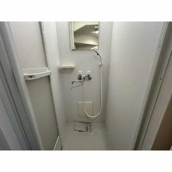 【シャワールーム】