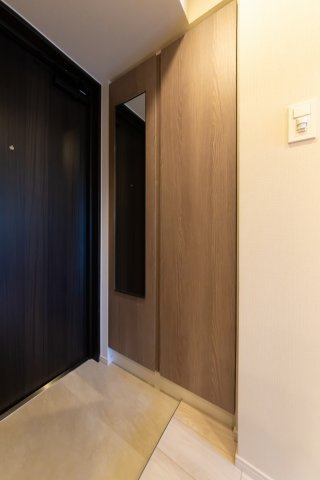 プラウドフラット西日暮里の玄関
