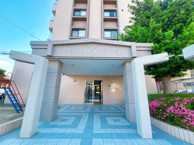 【外観】 | チュリスガーデンコート伊都の国 | 小学校も比較的近く、子育て世帯にも安心感のあるエリアです。小さな公園があり小さなお子様があるご家庭も安心して過ごせます。