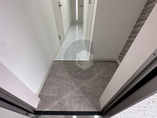 クリエオーレ衣摺1の玄関