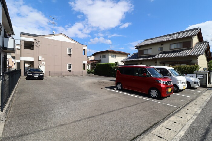 セジュール大安寺の駐車場
