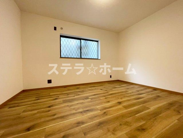 十三東4 中古戸建の洋室|広々とした洋室です