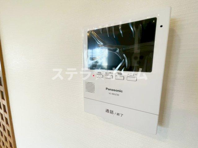 十三東4 中古戸建の防犯設備|モニター付きのインターホンです