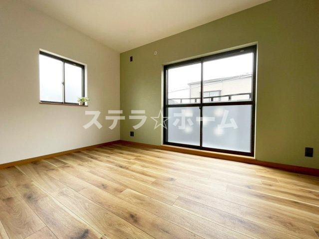 十三東4 中古戸建の洋室|落ち着いた色調の洋室です