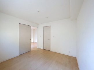 【居間・リビング】 | GlowHomes溝の口 | ※同建物ほかのお部屋の写真です。