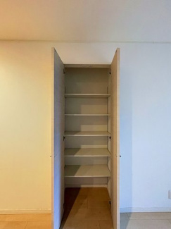 【居間・リビング】 | GlowHomes溝の口 | ※同建物ほかのお部屋の写真です。